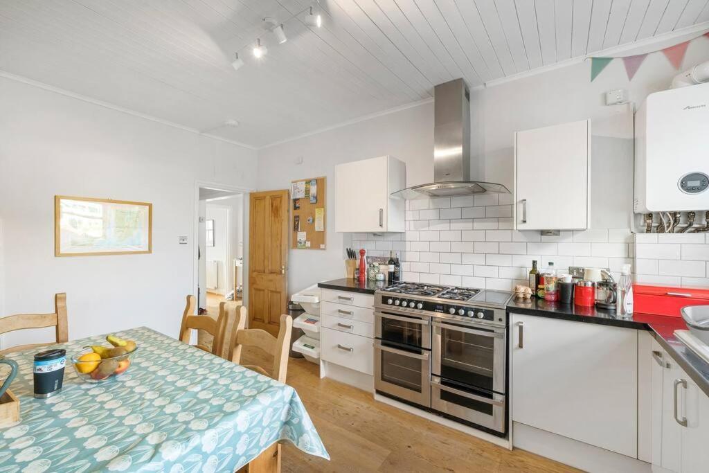 Manacles - Spacious Flat Near Beach With Sea Views & Parking Falmouth Extérieur photo