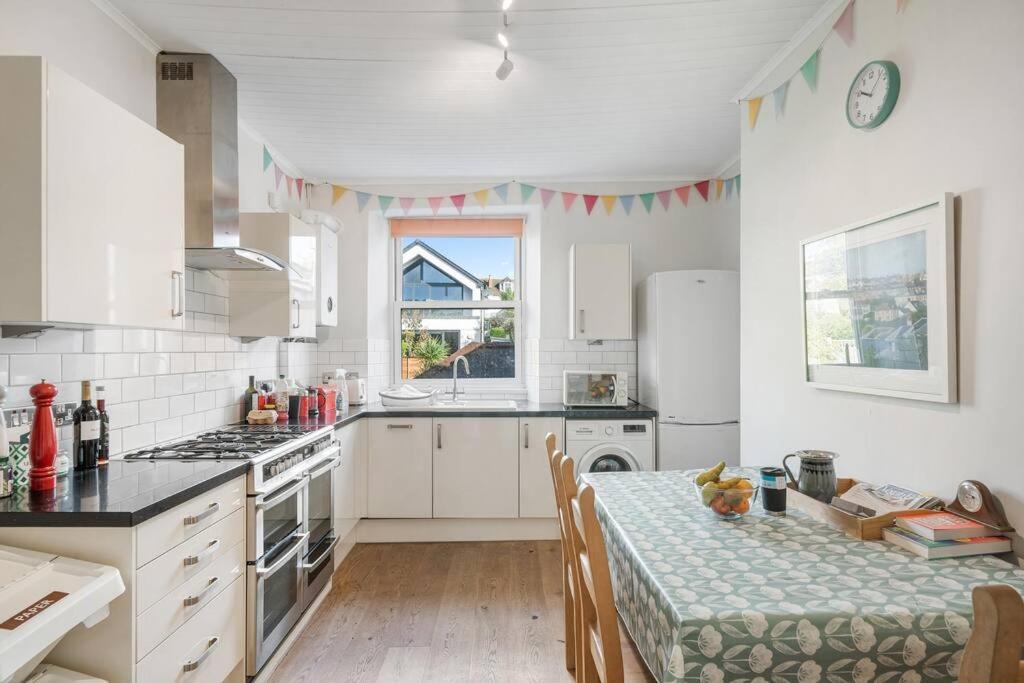 Manacles - Spacious Flat Near Beach With Sea Views & Parking Falmouth Extérieur photo