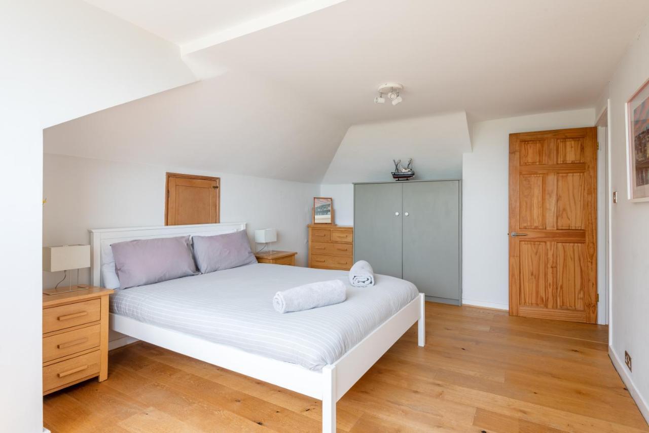 Manacles - Spacious Flat Near Beach With Sea Views & Parking Falmouth Extérieur photo
